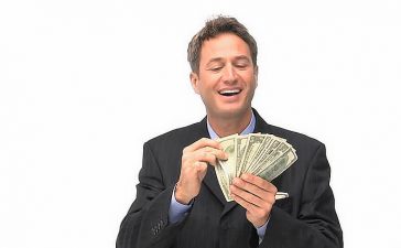 Aunque no lo crea el dinero puede comprar la felicidad. Lea estas 5 maneras en las que usted se dará cuenta que sí lo puede hacer...