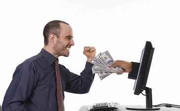 Hay formas de ganar dinero en internet. Estas maneras son muy sencillas para que las personas puedan lograr tener éxito....